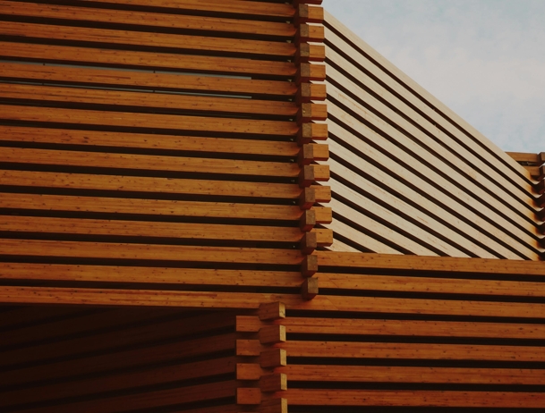 Обрезной или строганный брус - какой выбрать?