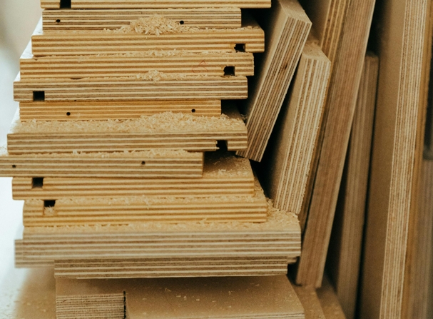 Какая фанера лучше для влажных помещений: секреты долговечности?