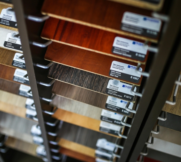 Фанера ламинированная или обычная - какой выбрать?