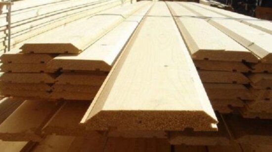 Характеристики материала  Параметр  Типичные значения / особенности  Толщина  12-18 мм (в зависимости от профиля)  Ширина (рабочая)  около 80–145 мм (с учётом замка)  Длина  2,0 — 6,0 м (по заказу)  Влажность  контролируемая, обычно ≤ 12 %  Профиль  шип-паз, с вентиляционными канавками (евро)  Сорт дерево/внешность  сорта A, B, C — выбор по уровню дефектов  Гарантируется стабильность размеров, минимальная деформация после установки, защита от деформаций, короблений.