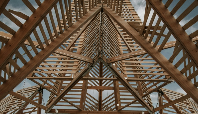 Как определить влажность обрезного бруса и почему это важно?