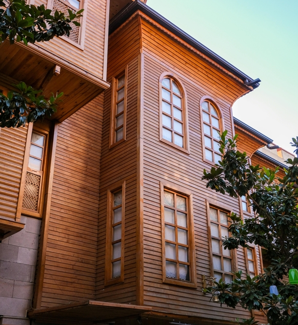 Клееный брус или каркасный дом — что лучше держит тепло?