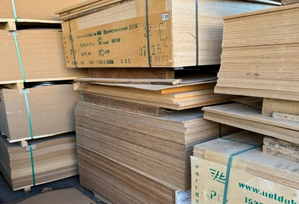 Какая фанера лучше для влажных помещений: секреты долговечности?