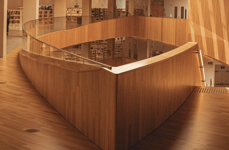 Сочетание вагонки с другими материалами в интерьере.