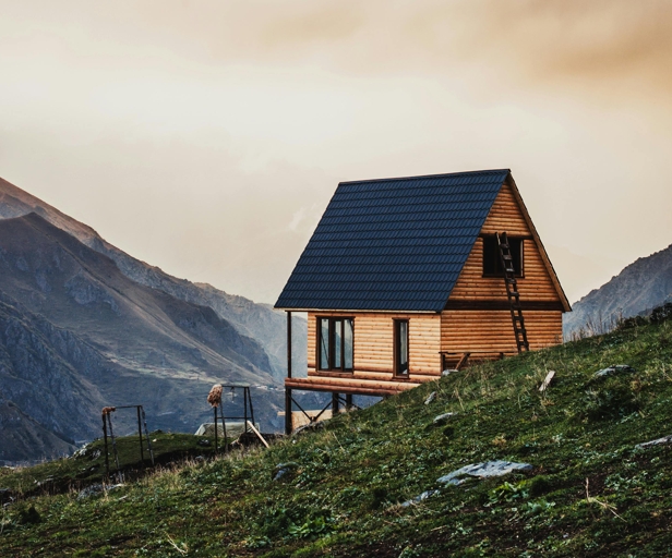 Интерьер в доме из профилированного бруса: идеи и оформление.